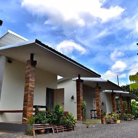 The House At Pranburi Hotel Exterior photo